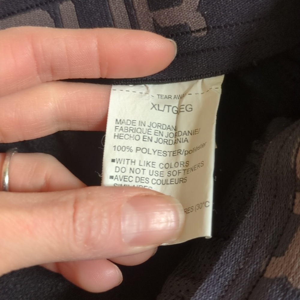 Under Armor And Black Loose Fit Tech Fleece Jogger - Picture 4 of 4